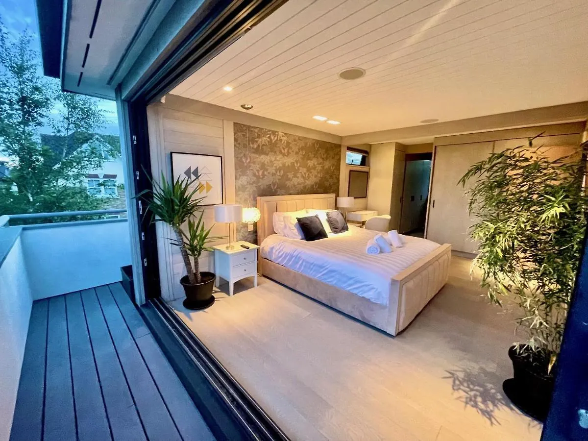 The Beach Hytte - Stunning Sea View Penthouse Bournemouth