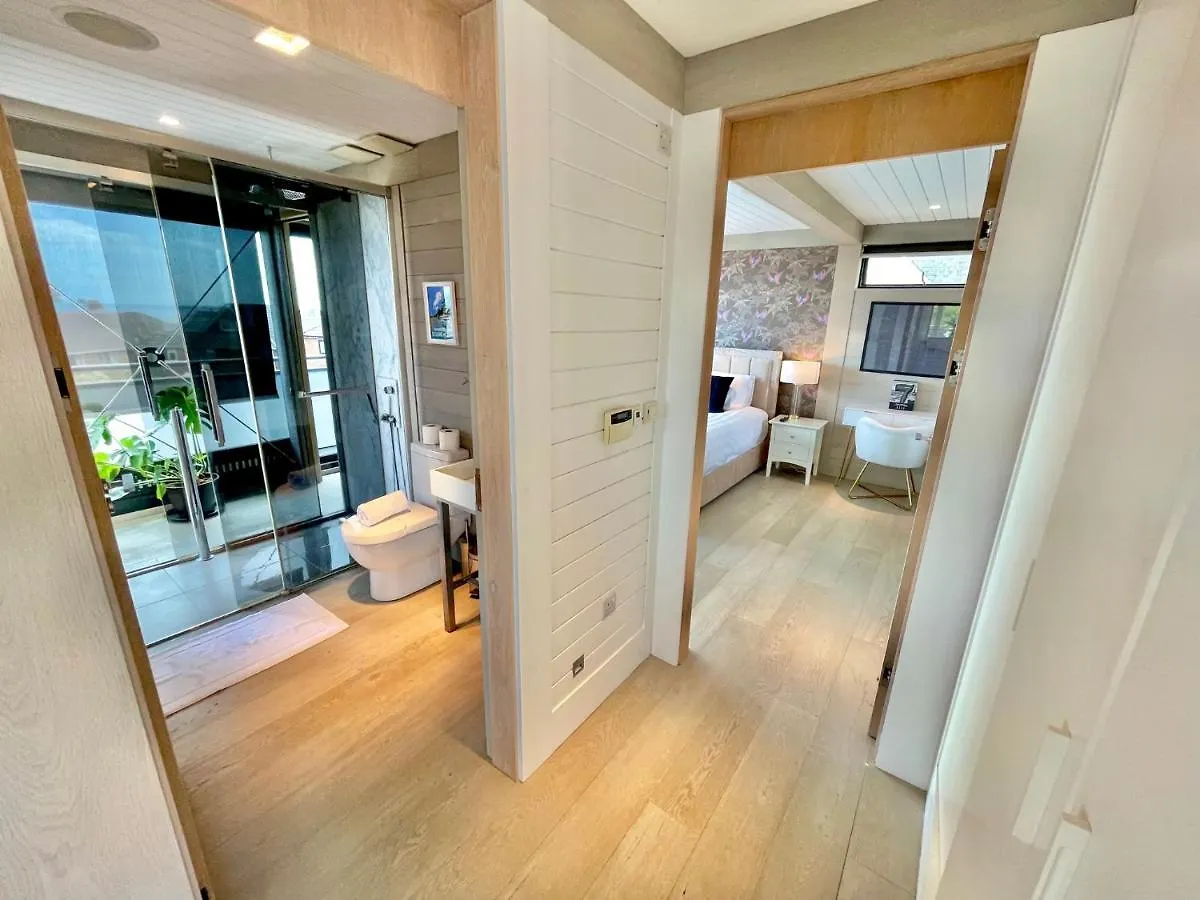 The Beach Hytte - Stunning Sea View Penthouse Bournemouth Apartment