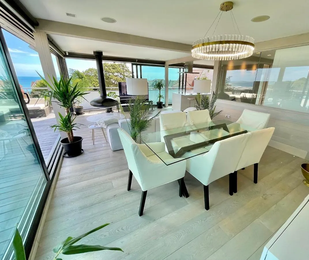 The Beach Hytte - Stunning Sea View Penthouse Bournemouth