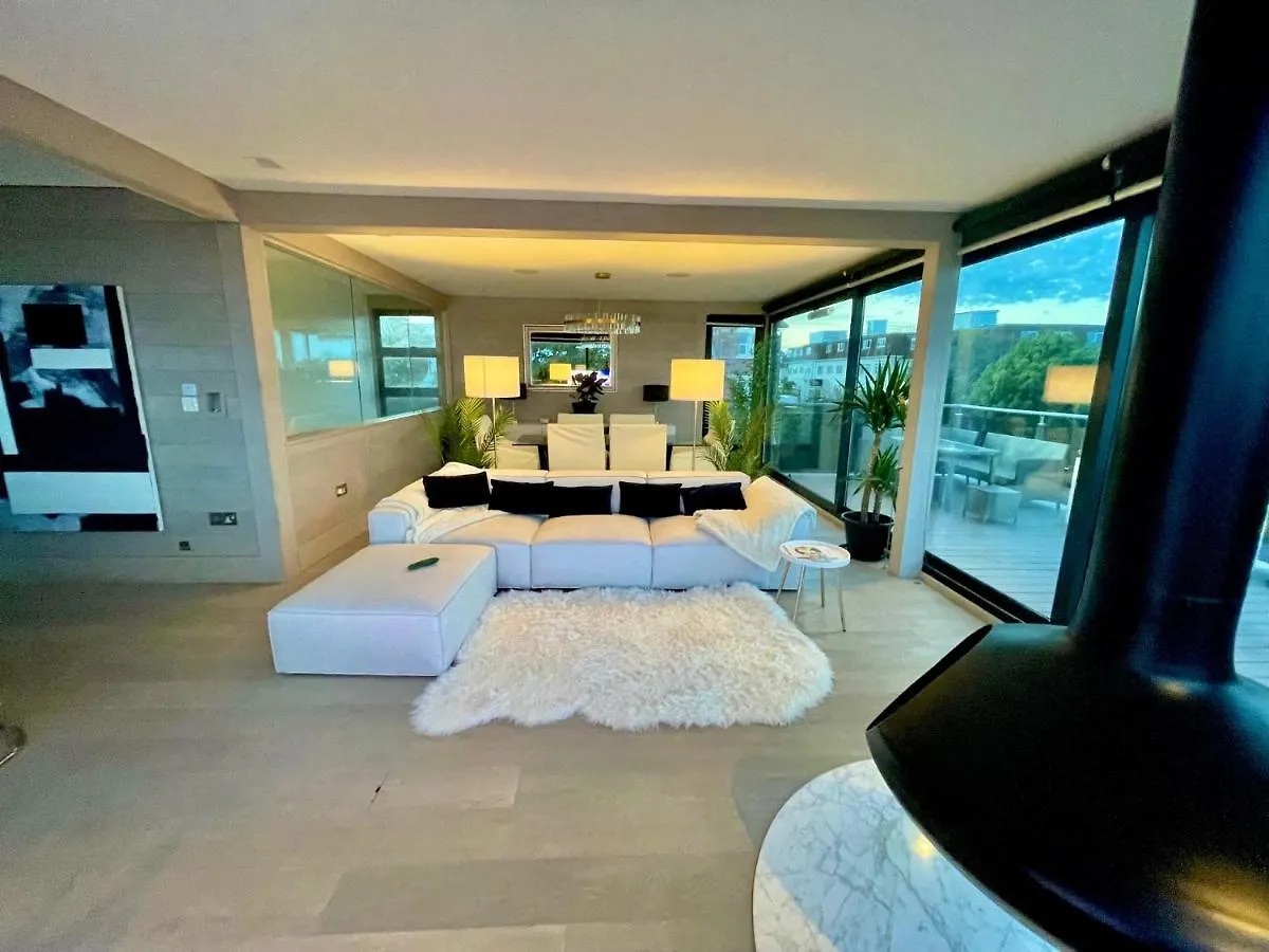 The Beach Hytte - Stunning Sea View Penthouse Bournemouth Apartment