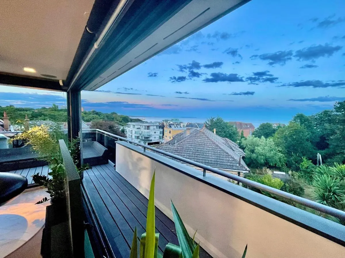 The Beach Hytte - Stunning Sea View Penthouse Bournemouth Apartment