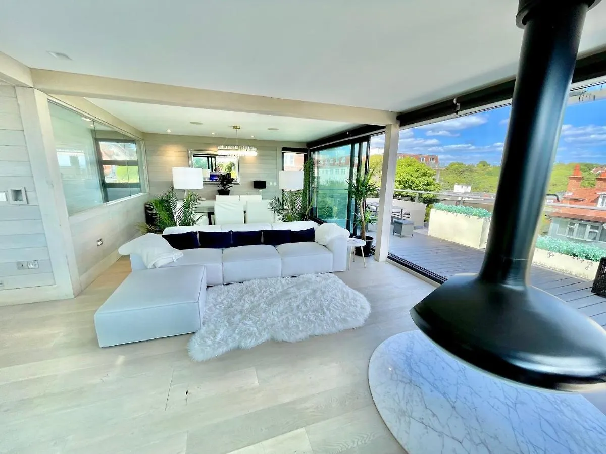 The Beach Hytte - Stunning Sea View Penthouse Bournemouth