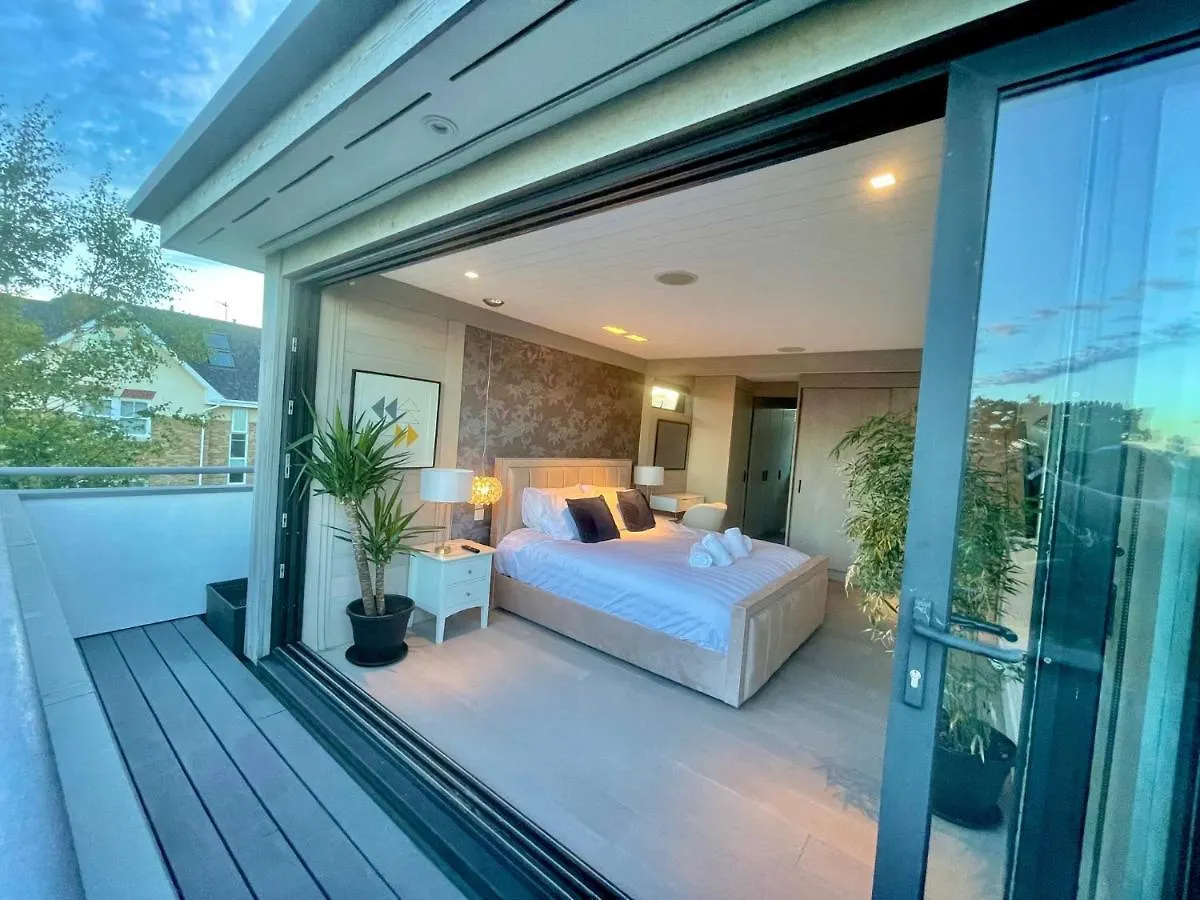 The Beach Hytte - Stunning Sea View Penthouse Bournemouth 0*,